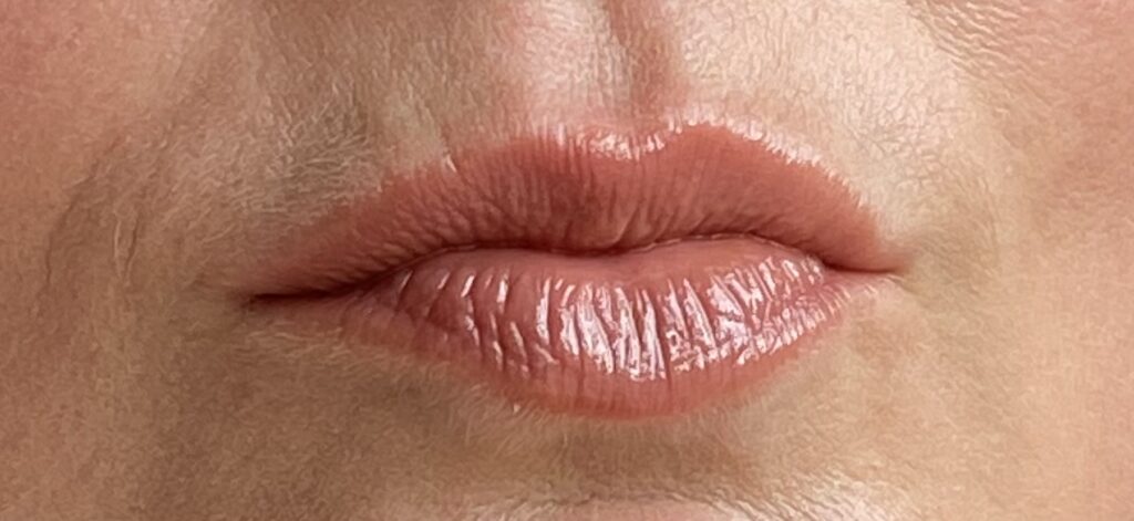 Lisa Eldridge Baume Embrace on the lips