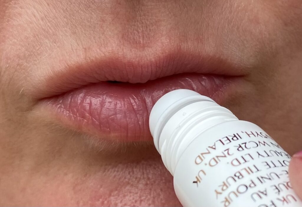 Applying the Charlotte Tilbury Magic Lip Oil