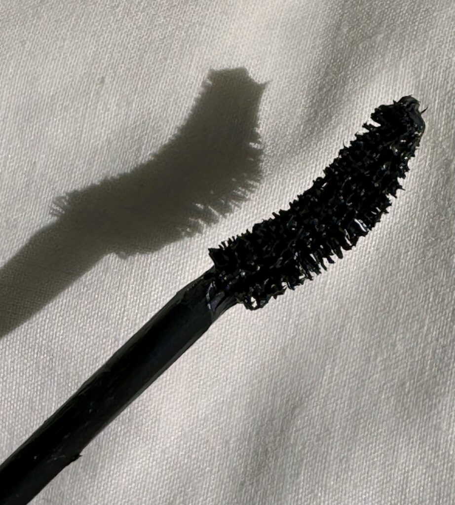 Charlotte Tilbury Exagger-Eyes Mascara brush- curved design