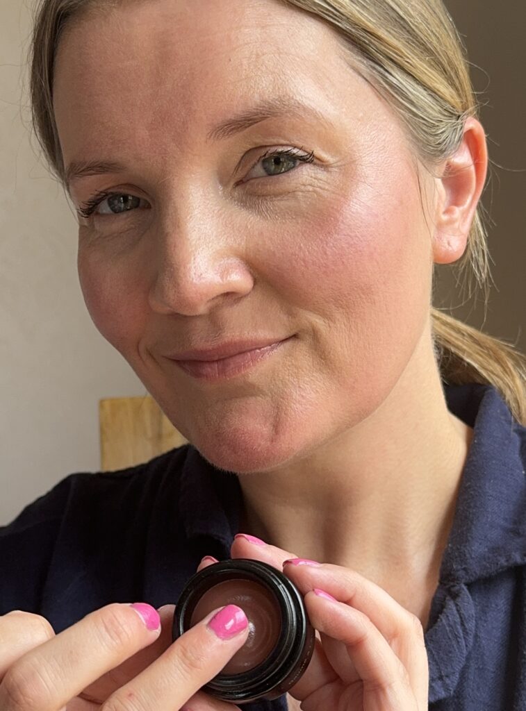 Showcasing using the Ipsum Lip Oil Balm
