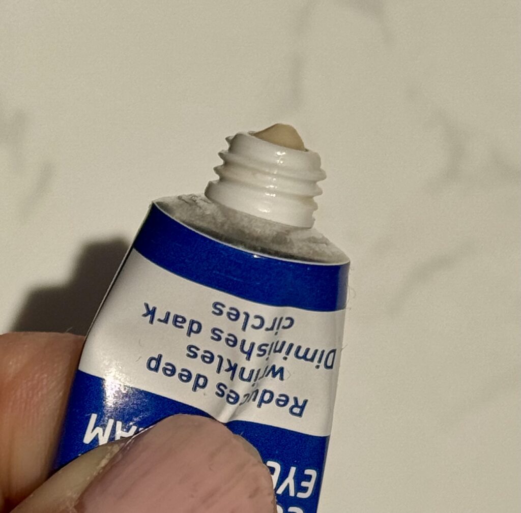 Squeeze top applicator of the tube