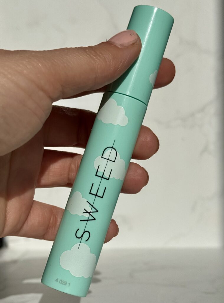 Holding Sweed Cloud Mascara