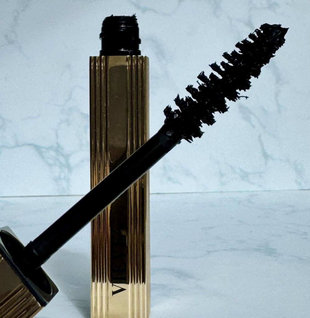 The jumbo spiral brush of Vieve Icon Mascara