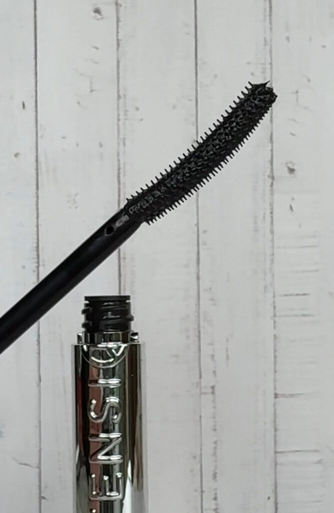 The brush applicator