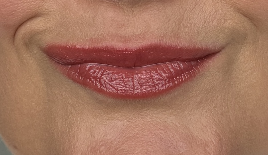 Trinny London Lip Reset applied to lips in Anya and Sofia shades